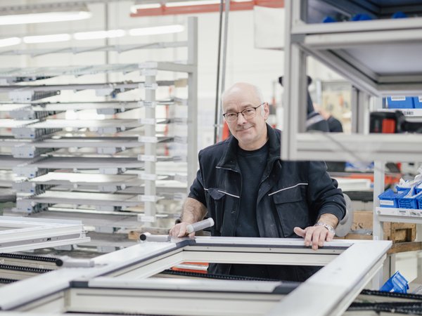 Aldra Unternehmen Arbeiten Fertigung
